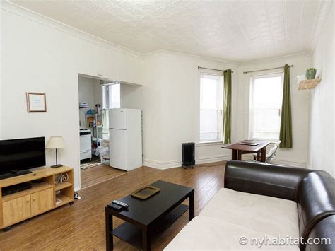 The pricing ranges from 1,647 to 18,000 - averaging 4,761 for the location. . Queens studio rent